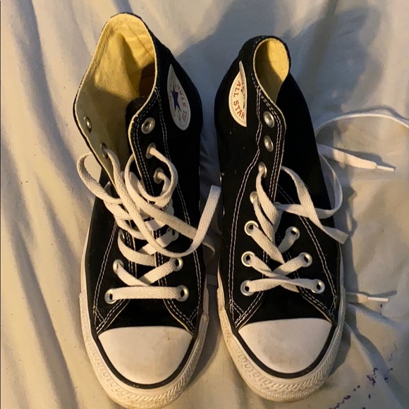 Converse Shoes - Black high top converse